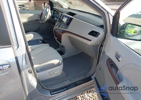 2011 Toyota Sienna Limited z USA, uszkodzony, nr VIN 5TDDK3DC9BS008275